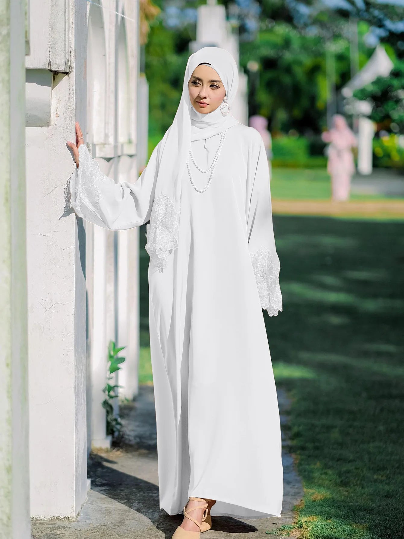 Hot Selling Muslim Women's Modest Dresses Matching Hijab Set Solid Color Elegant Floor Length Lace Splicing Floral Extra-Long