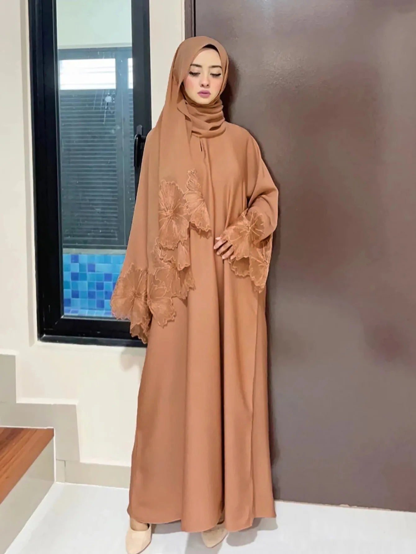 Hot Selling Muslim Women's Modest Dresses Matching Hijab Set Solid Color Elegant Floor Length Lace Splicing Floral Extra-Long