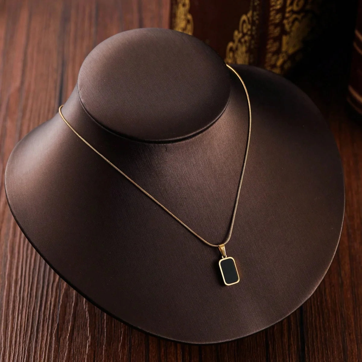 Black White Classic Reversible Chokers Pendant Necklace Non-Customized Stainless Steel for Daily Wear