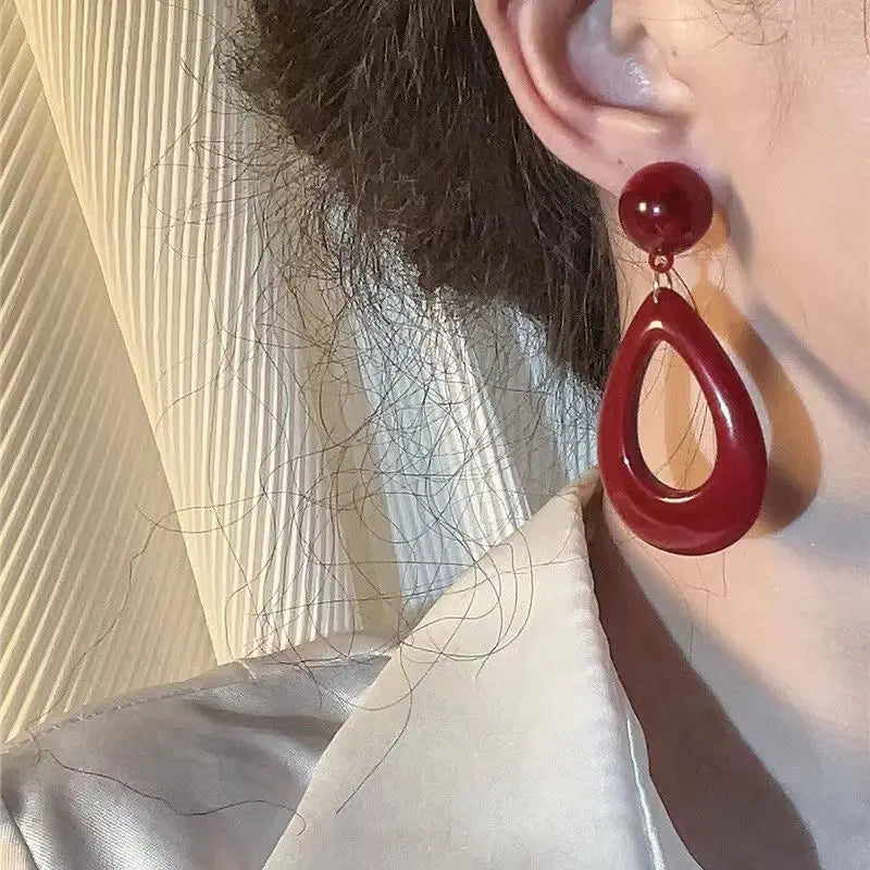 Vintage Red Resin Oval Long Pendant Earrings for Women 2026 New Trendy Hollow Geometric Dangle Earrings Fashion Jewelry